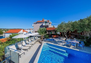 Holiday house Ražanj for 1 - 18 persons with 9 bedrooms - Row house
