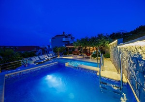 Holiday house Ražanj for 1 - 18 persons with 9 bedrooms - Row house