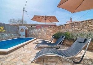 Holiday house Svetvinčenat for 1 - 8 persons with 3 bedrooms - Holiday house