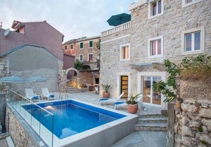Holiday house Tučepi for 1 - 4 persons with 2 bedrooms - Holiday home
