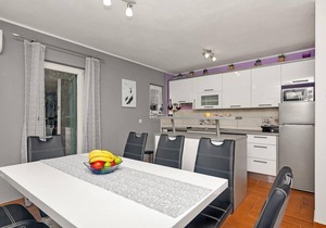 Holiday house Tučepi for 1 - 10 persons with 5 bedrooms - Holiday house