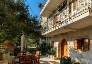 Holiday house Tučepi for 1 - 5 persons with 2 bedrooms - Holiday home