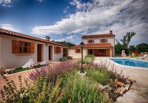 Holiday house Vantačići for 1 - 8 persons with 3 bedrooms - Holiday house