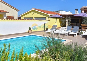 House 1962/25323 (Istria - Galižana), 5000m from the beach