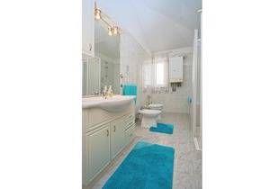 In a quiet part of Galizana, between family houses, are these newly furnished apartments.