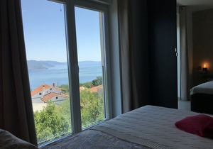 Infinity pool, 3 apartment areas, brand new !!! in Brsec