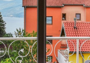 Inviting, family-friendly vacation rental with limited sea view.