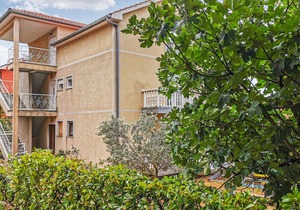 Inviting, family-friendly vacation rental with limited sea view.