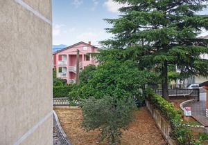 Inviting, family-friendly vacation rental with limited sea view.