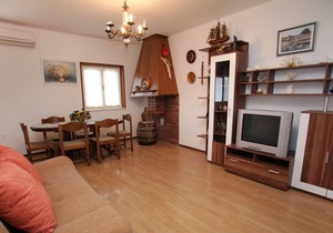 Large apartment w. big terrace, next to the beach