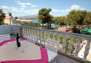 Large apartment w. big terrace, next to the beach