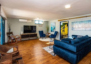 Look forward to a nice vacation in this apartment with sea view.