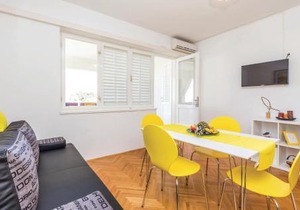 Lovely Apartment In Banjol With Wifi