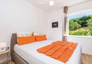 Lovely Apartment In Banjol With Wifi