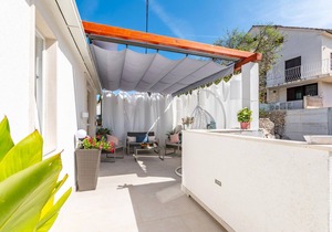 Lovely apartment in Milna with WiFi