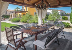 Lovely home in Bokordici