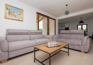 Lovely home in Donji Prolozac