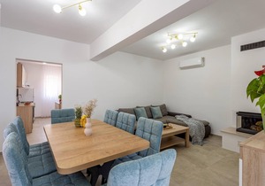 Lovely home in Skicini with WiFi