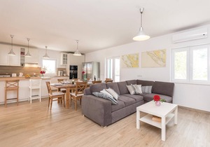Luxurious home in Verunic with private swimming pool, can be inside or outside