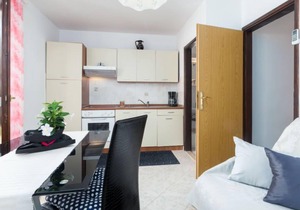 Nena (PRC425) by Interhome