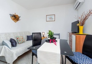 Nena (PRC425) by Interhome
