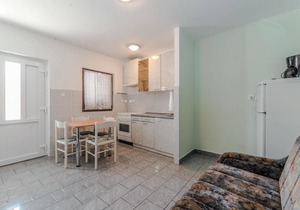 Nice apartment in Bosana with WiFi