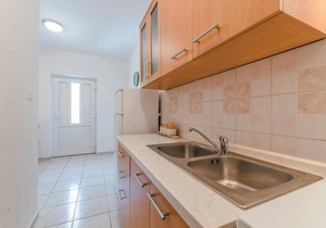 Nice apartment in Bosana with WiFi