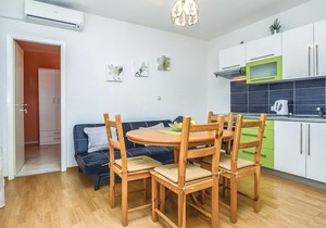 Nice apartment in Dugi Rat with WiFi