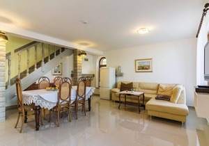 Nice home in Pula with WiFi