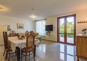 Nice home in Pula with WiFi