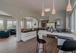 Nice home in Sreser with jacuzzi
