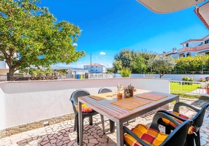 One bedroom apartment with terrace and sea view Vantačići, Krk (A-5313-a)