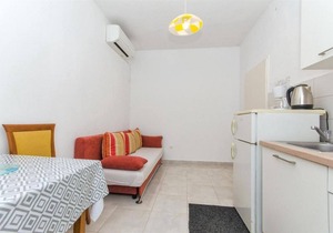 One bedroom apartment near beach Okuklje, Mljet (A-4912-f)