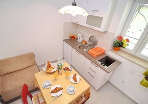 One bedroom apartment near beach Okuklje, Mljet (A-4912-c)