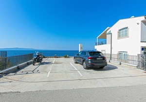 One bedroom apartment near beach Drašnice, Makarska (A-6652-b)