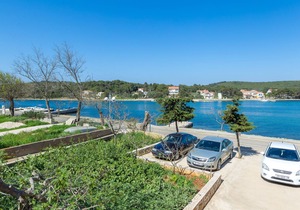 One bedroom apartment near beach Veli Rat, Dugi otok (A-11525-c)