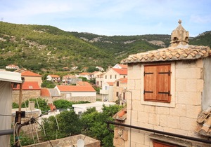 One bedroom apartment near beach Komiža, Vis (A-3035-a)