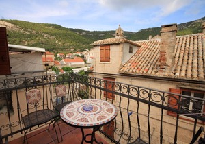 One bedroom apartment near beach Komiža, Vis (A-3035-a)