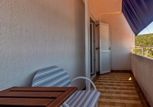 One bedroom apartment near beach Cove Pokrivenik, Hvar (A-4604-d)