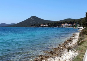 One bedroom apartment near beach Brgulje, Molat (A-6243-a)