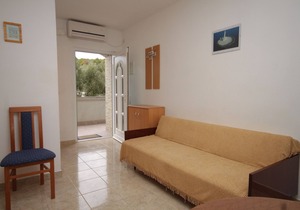 One bedroom apartment near beach Cove Mala Lamjana, Ugljan (A-8461-b)