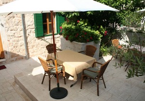 One bedroom apartment with terrace Vrboska, Hvar (A-4601-b)