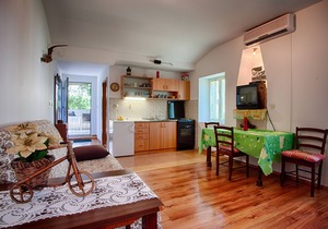 One bedroom apartment with air-conditioning Komiža, Vis (A-2450-a)