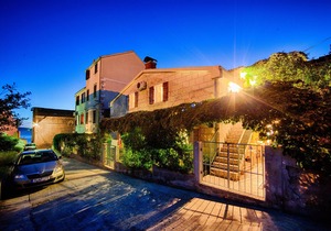 One bedroom apartment with air-conditioning Komiža, Vis (A-2450-a)