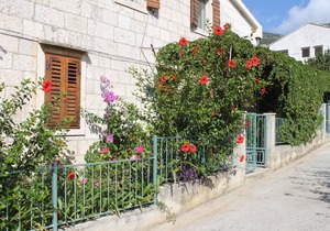 One bedroom apartment with air-conditioning Komiža, Vis (A-2450-a)