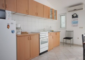 One bedroom apartment with terrace Preko, Ugljan (A-8232-b)