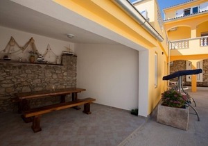 One bedroom apartment with terrace Poljana, Ugljan (A-8523-b)