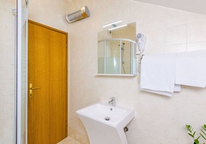 Pansion Srebreno - Double or Twin Room with Balcony and City View 3