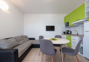"Perfect runaway" in quiet bay with sea view and heated pool -app for 3 - Mona 2