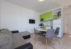 "Perfect runaway" in quiet bay with sea view and heated pool -app for 3 - Mona 2